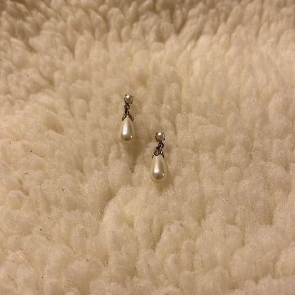 Cream and Gold Dangly Earrings - Picture 13 of 16